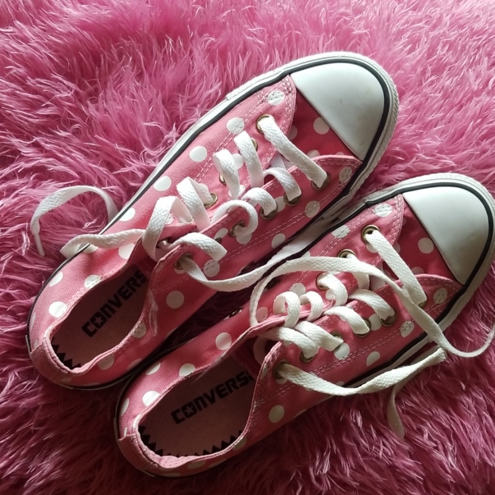 Converse size 7